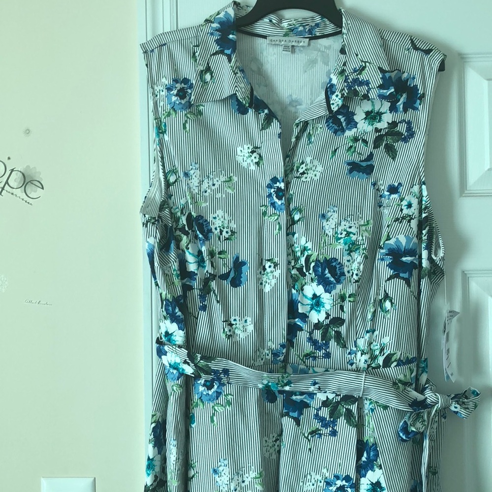 Sleeveless dress worn once